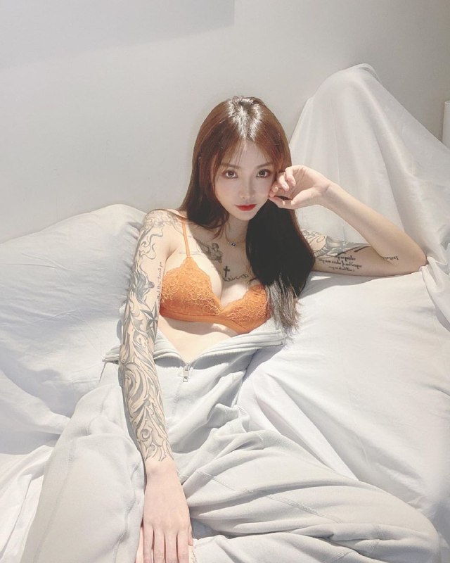 ins: @人 间 小 爆 炸ins: @人 间 小 爆 炸