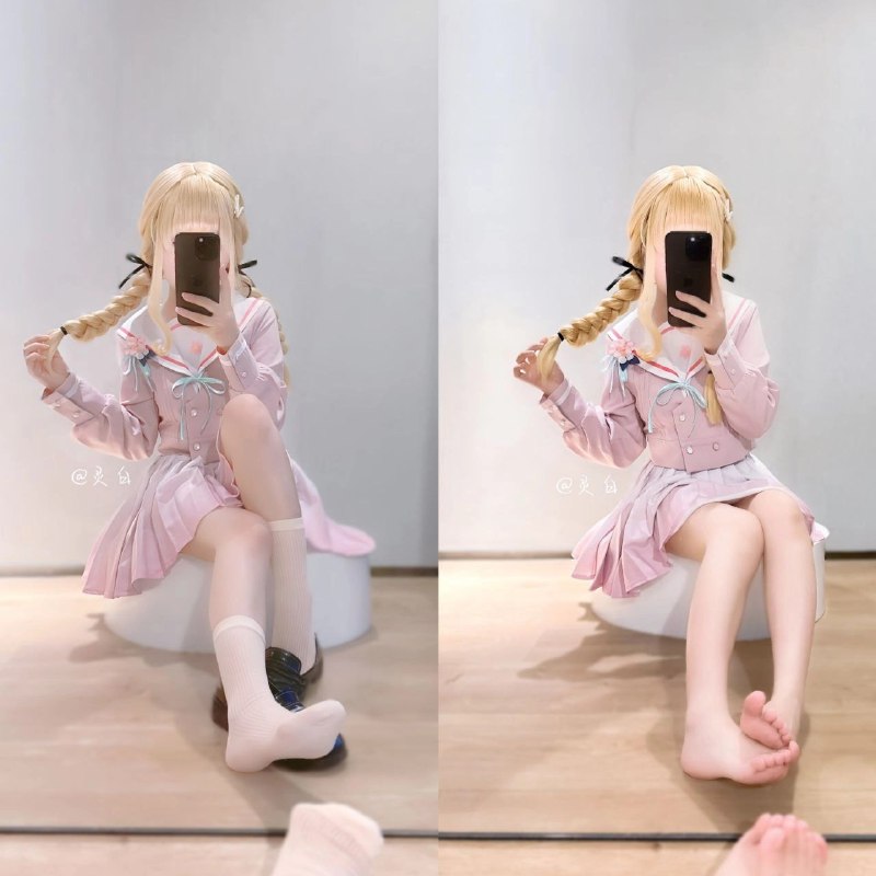 女孩用手机拍自拍