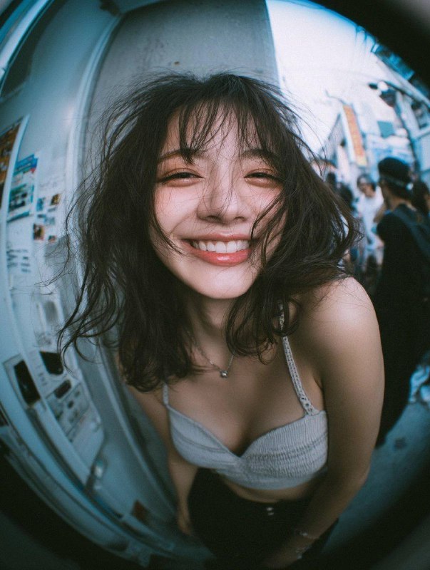 女人脸上的笑容