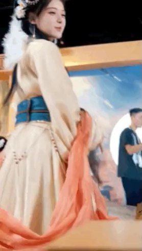 摔倒的表情好可爱