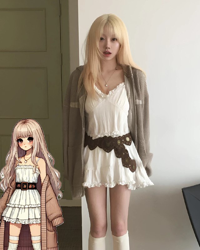 身穿白色裙子的女人站在自己的一张卡通旁边