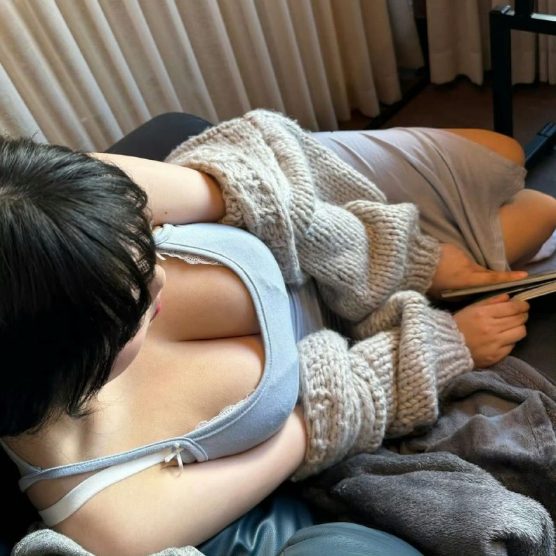 #奶子 #巨乳 身材火辣的学妹靠在你身边看书#奶子 #巨乳 身材火辣的学妹靠在你身边看书