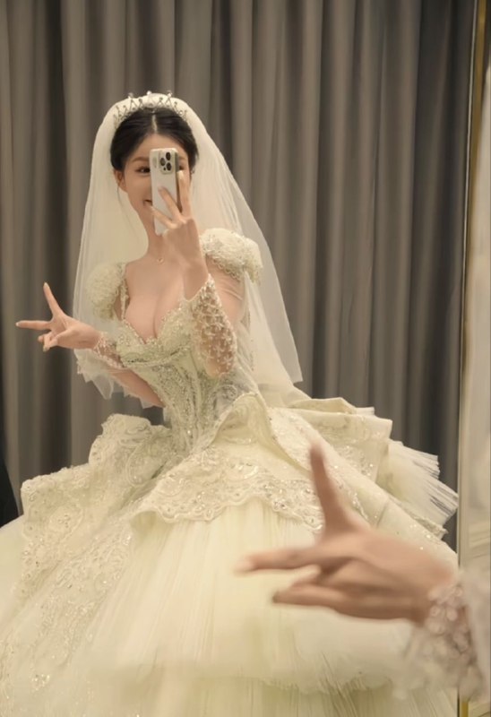 #婚纱 #乳沟#婚纱 #乳沟