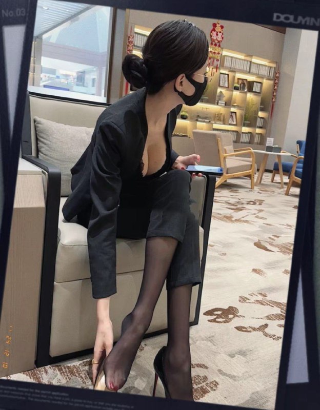 #自拍 #黑丝 #巨乳 #ol职业装的性感姐姐#自拍 #黑丝 #巨乳 #ol职业装的性感姐姐